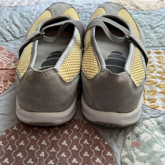 Propet shoes - Picture 4 of 8